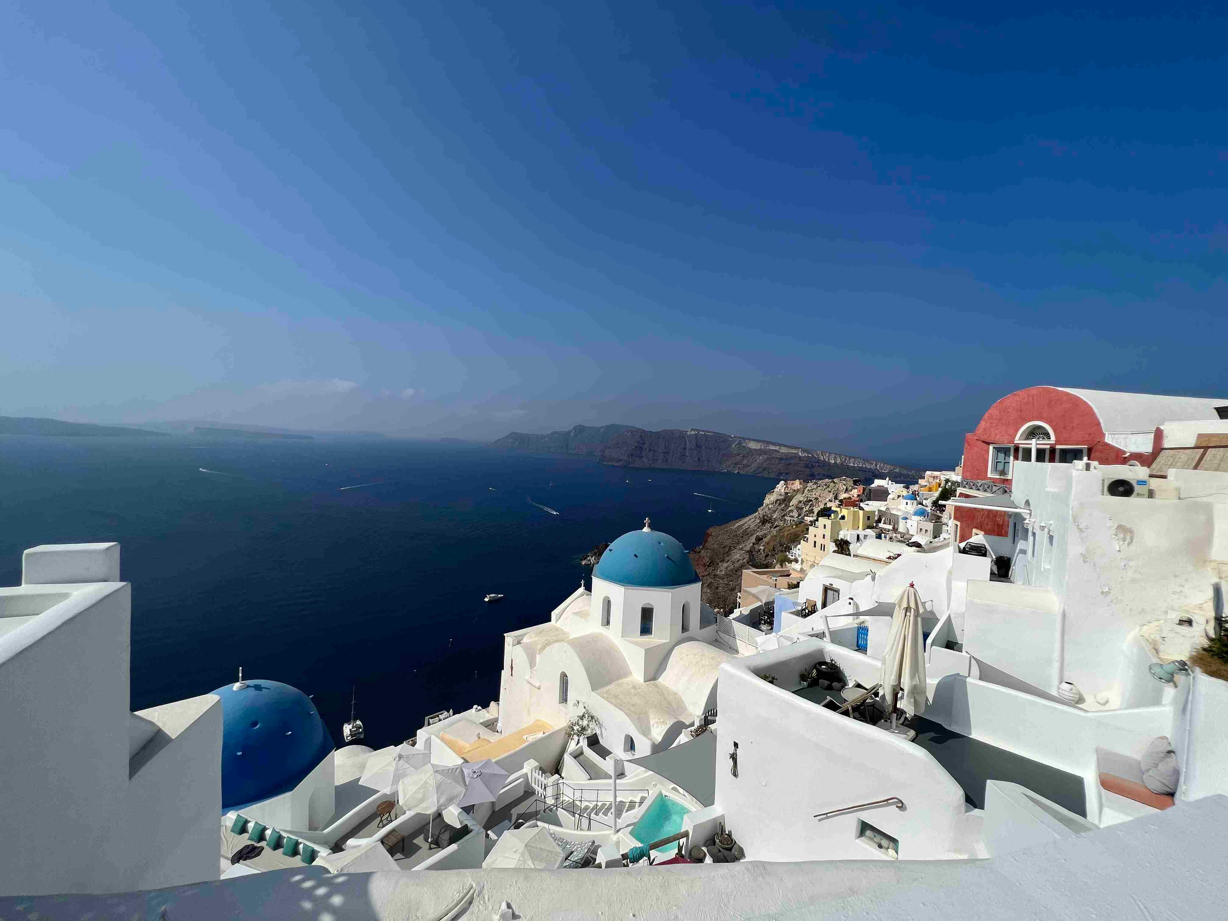 How to travel from Fira to Oia by Bus